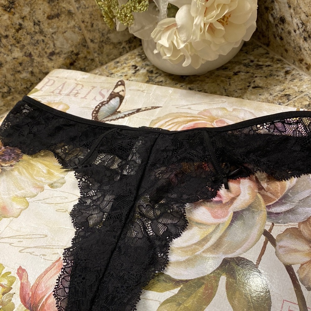 Thong 💕NEW Lejaby black stretch lace thong panty Size Large